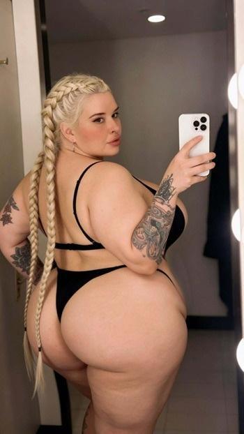 MOLY, 26  female escort, Charlottesville