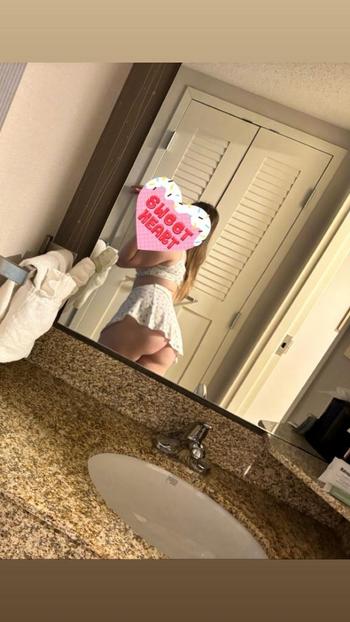 Skylar, 23  female escort, Charlottesville