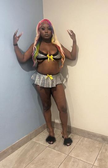Oshin , 24  female escort, Charlottesville